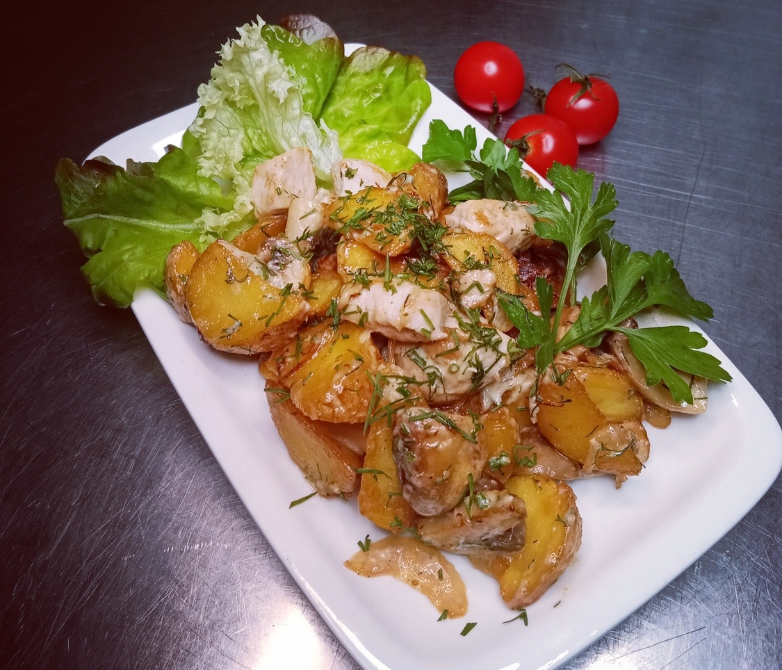 Деревенский картофель с цыпленком Деревенский картофель с цыпленком
